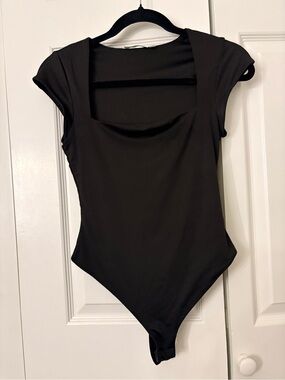 Black Square-Neck Cap Sleeve Bodysuit - Women